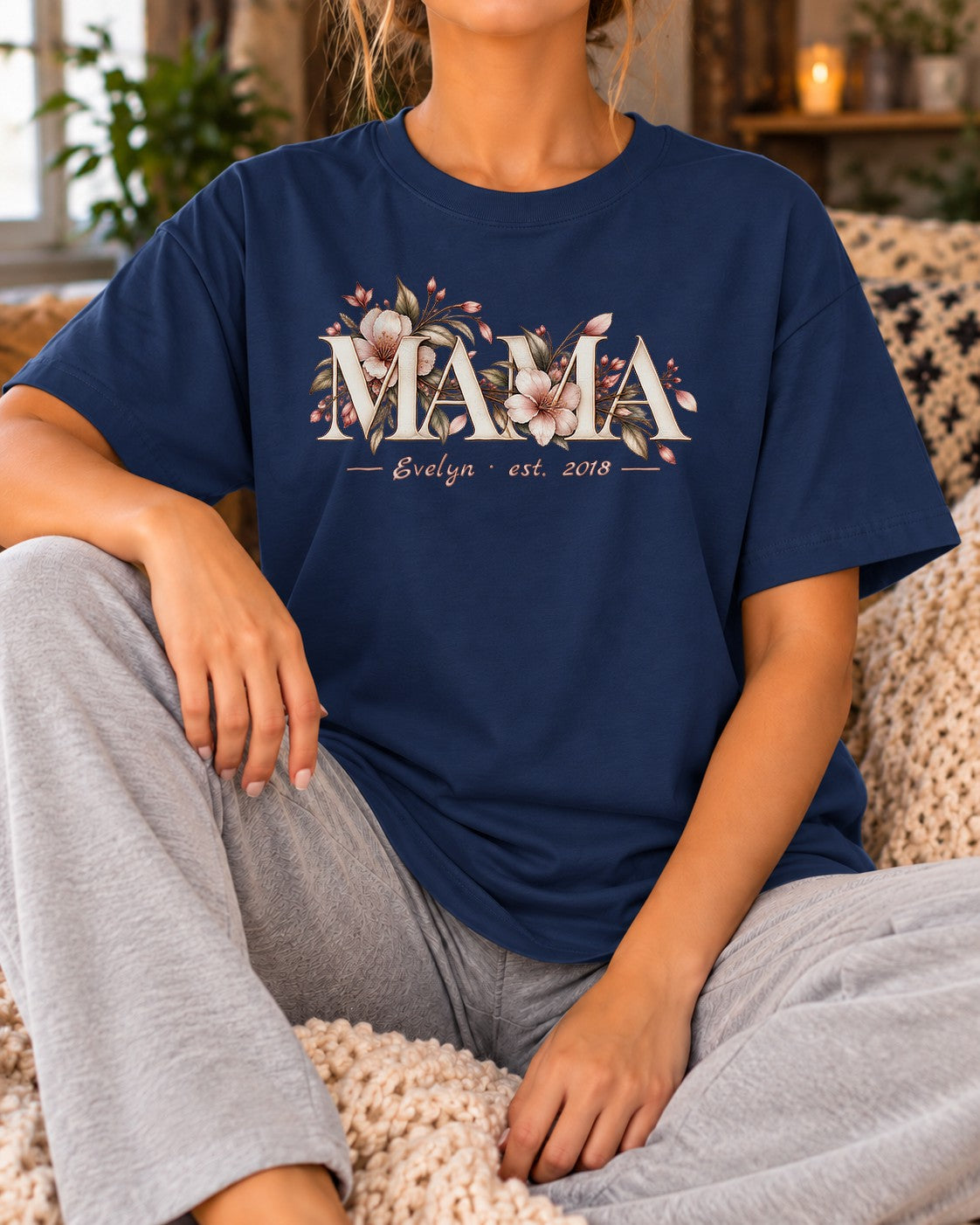 Personalisiert Mama T-Shirt mit Namen & Wunschjahr, florales Damen Shirt, Geschenk für Mutter, Mama Est Shirt
