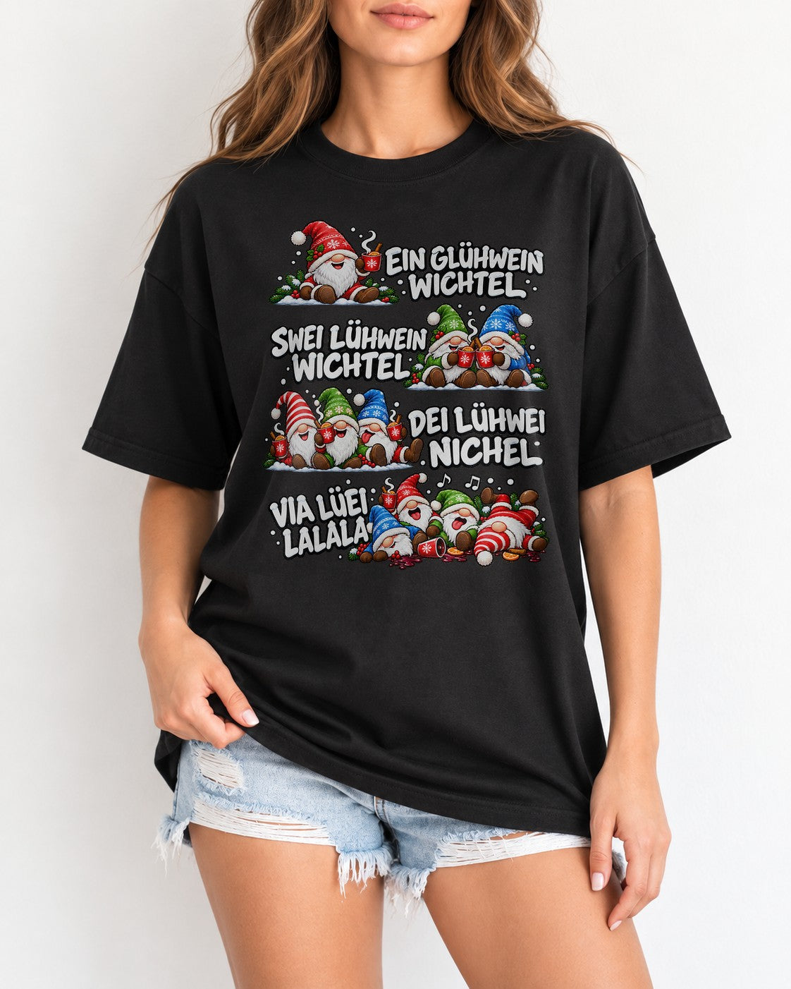 Ein Glühwein Wichtel Damen T-Shirt mit lustigem Weihnachtsmarkt Spruch und süßem Wichtel Motiv