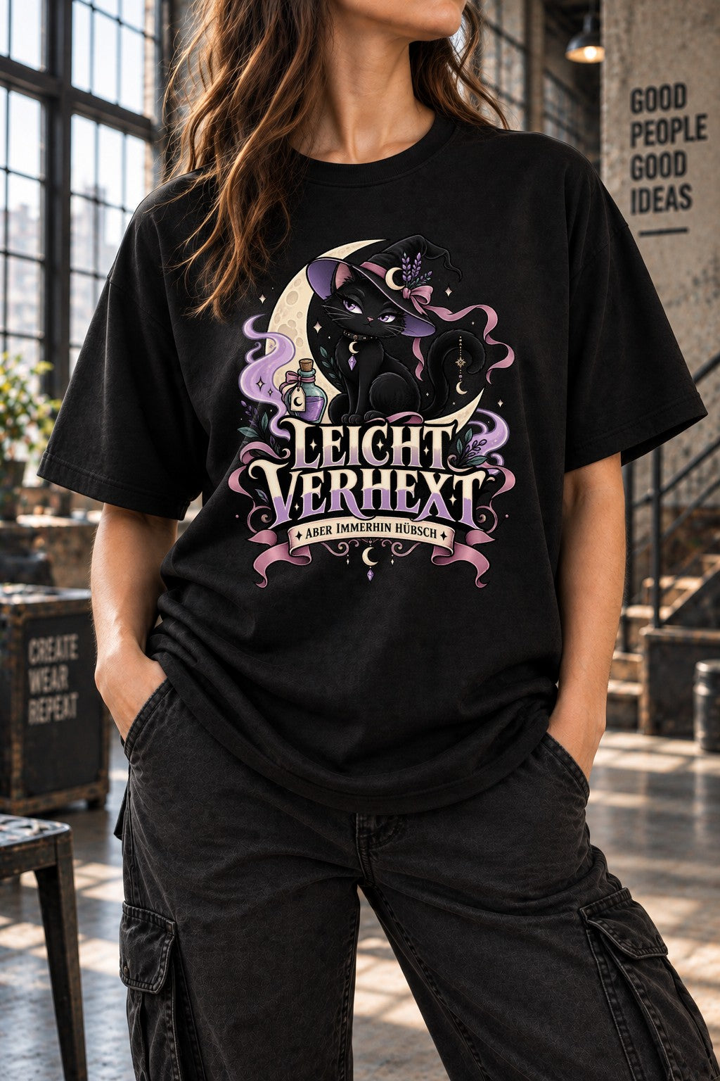 Leicht Verhext Aber Immerhin Hübsch T-Shirt Damen Oversized Hexe Katze Gothic Halloween Shirt