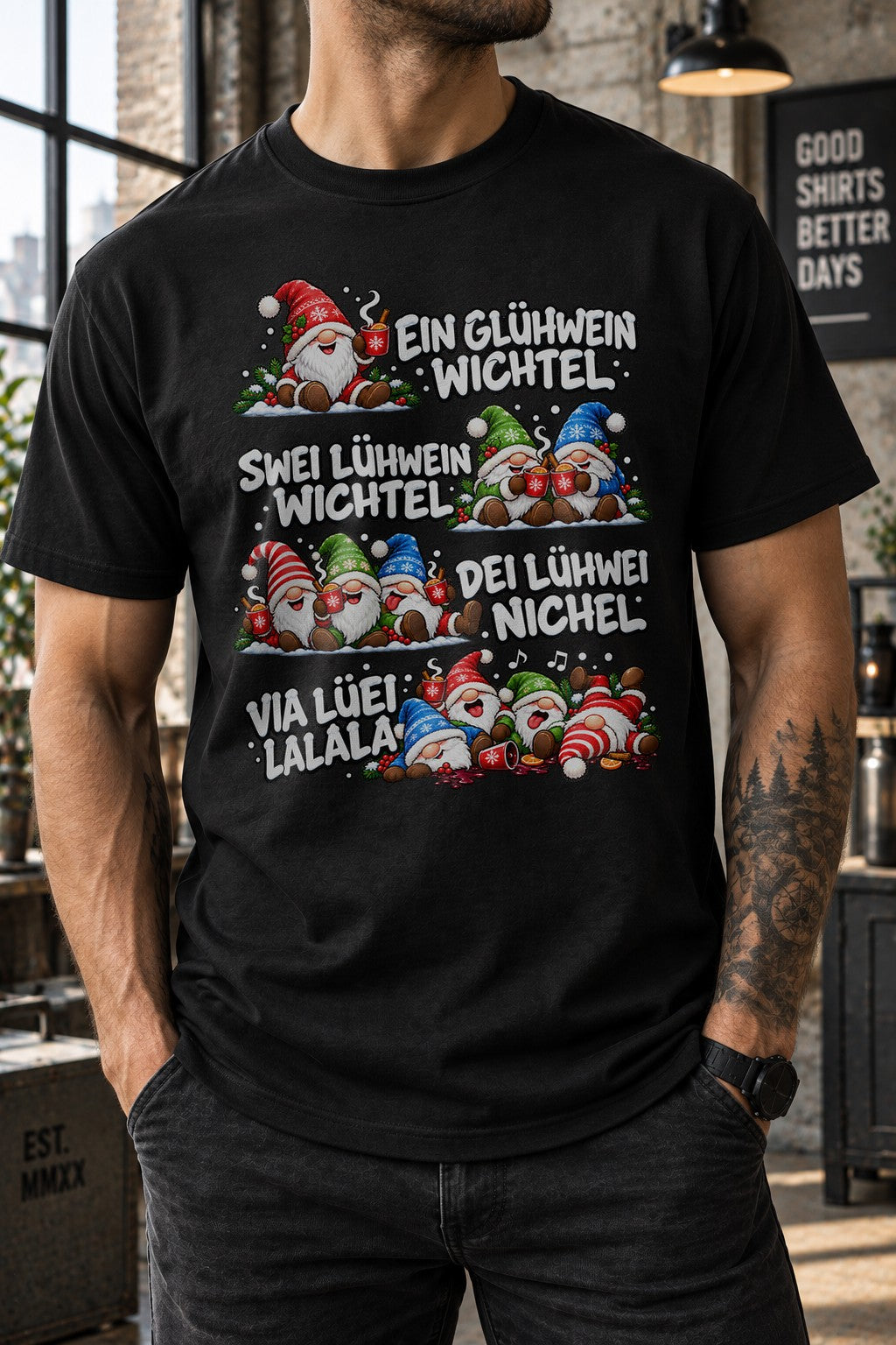 Ein Glühwein Wichtel Damen T-Shirt mit lustigem Weihnachtsmarkt Spruch und süßem Wichtel Motiv