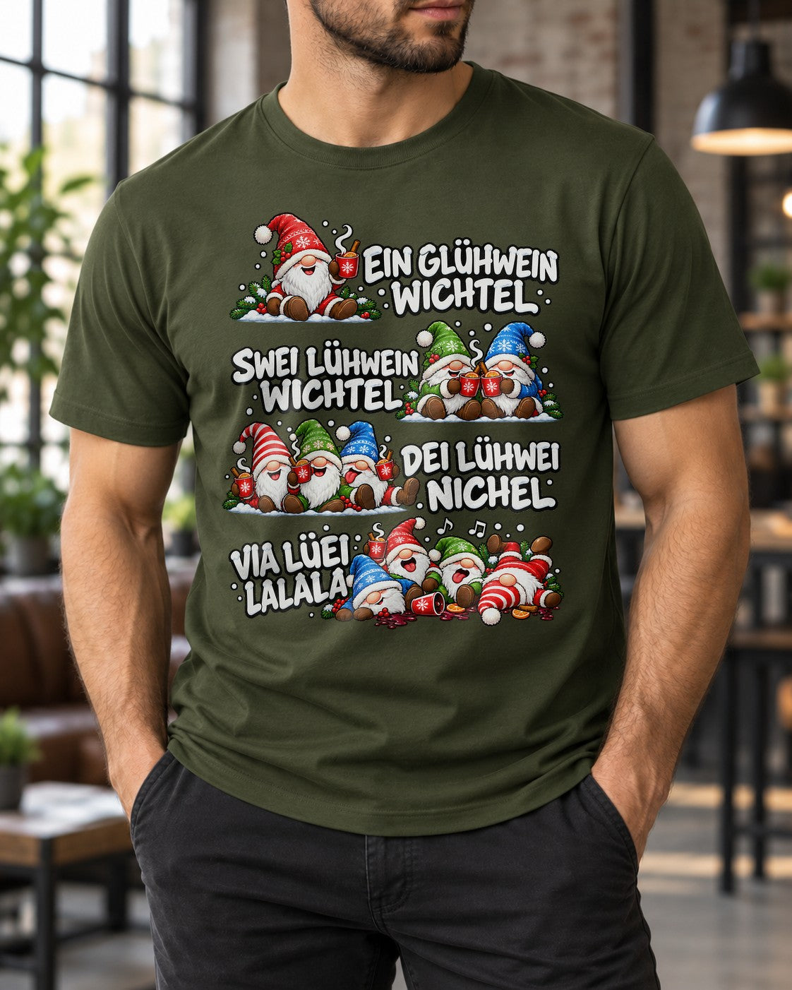 Ein Glühwein Wichtel Damen T-Shirt mit lustigem Weihnachtsmarkt Spruch und süßem Wichtel Motiv