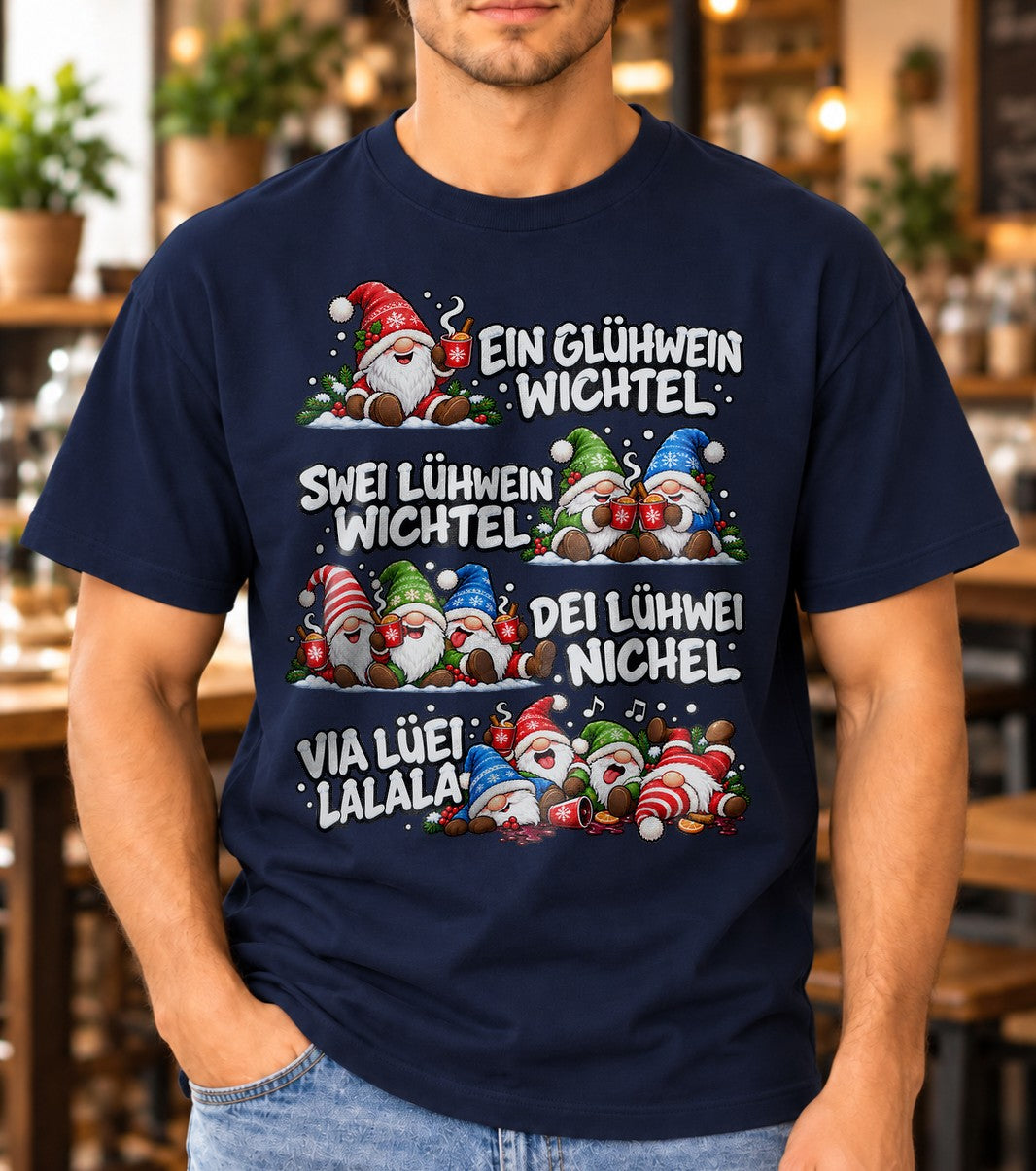Ein Glühwein Wichtel Damen T-Shirt mit lustigem Weihnachtsmarkt Spruch und süßem Wichtel Motiv