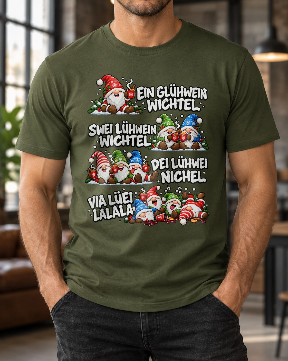 Ein Glühwein Wichtel Damen T-Shirt mit lustigem Weihnachtsmarkt Spruch und süßem Wichtel Motiv
