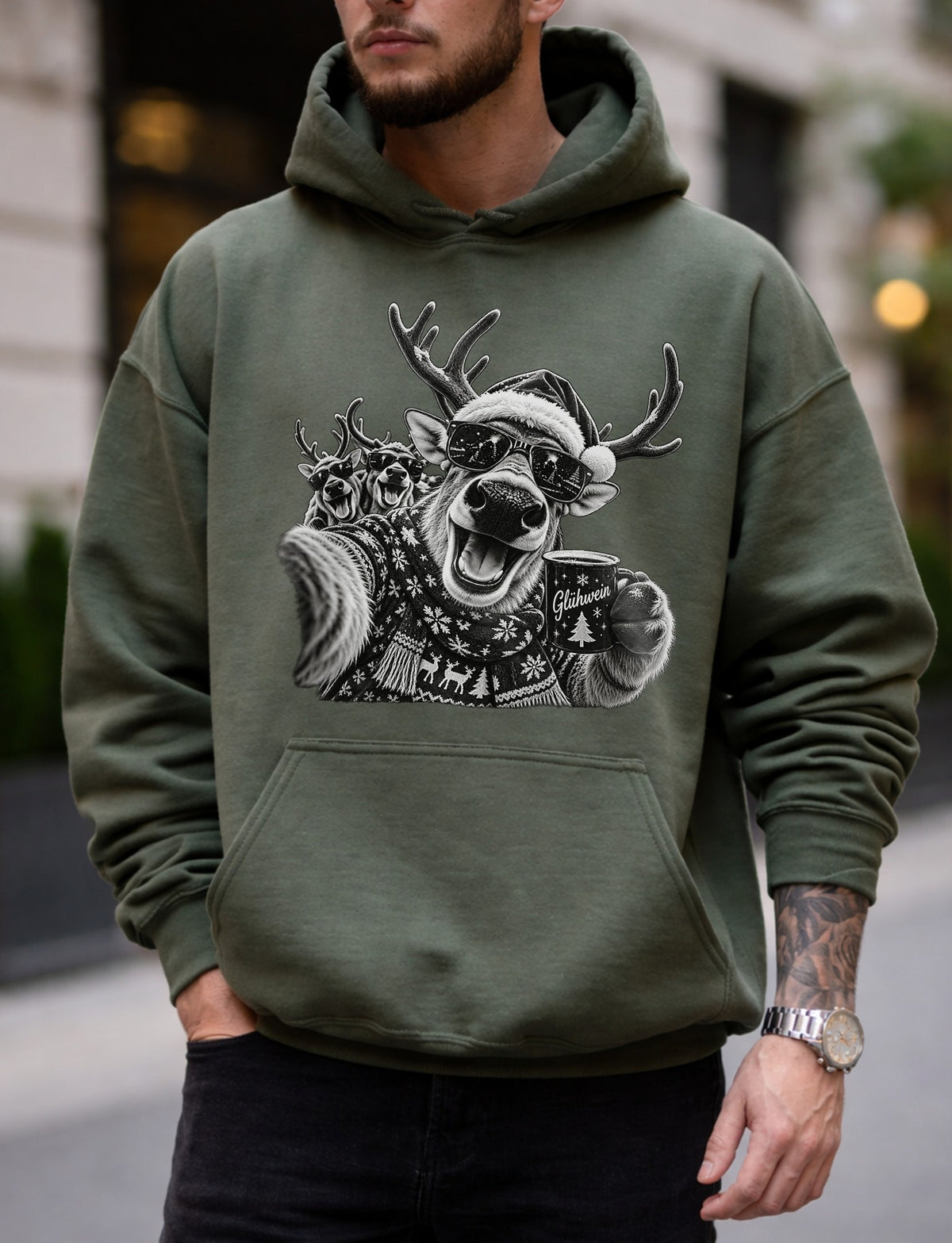Glühwein Rentier Hoodie mit Santa-Mütze und Sonnenbrille – lustiges Weihnachtsmotiv im Selfie-Look