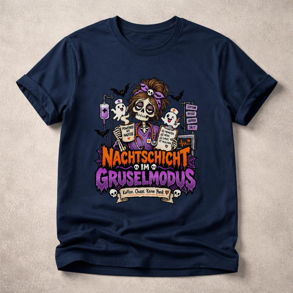 Nachtschicht im Gruselmodus T-Shirt Pflege Halloween Krankenschwester Shirt lustig Nachtdienst Kaffee Chaos