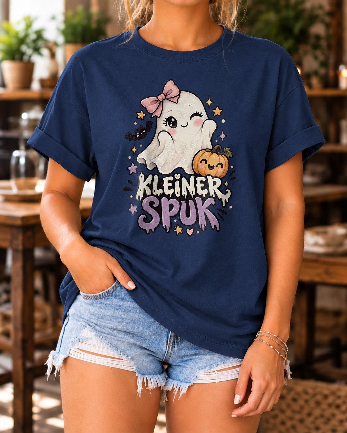 Kleiner Spuk Halloween T-Shirt Damen Cute Ghost Shirt Kawaii Kürbis Herbst Oversized Boho Gruselshirt Geschenk