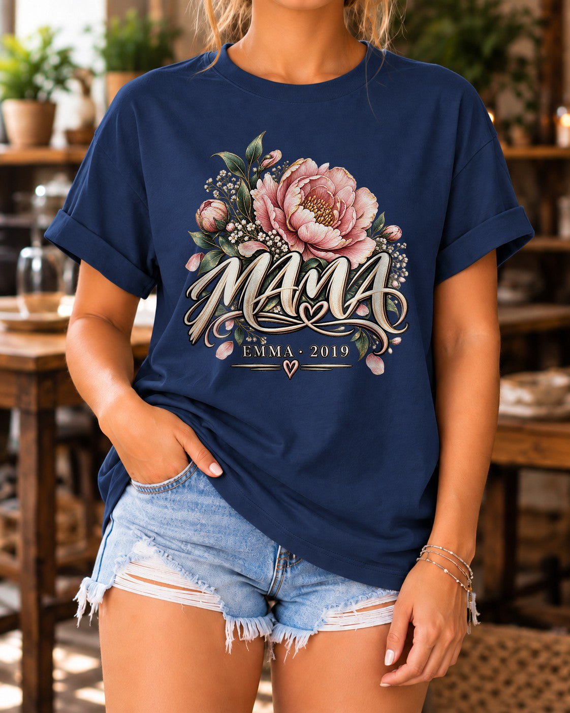 Personalisiert Mama T-Shirt mit Namen & Wunschjahr, Blumen Schriftzug Shirt, Geschenk für Mutter individuell