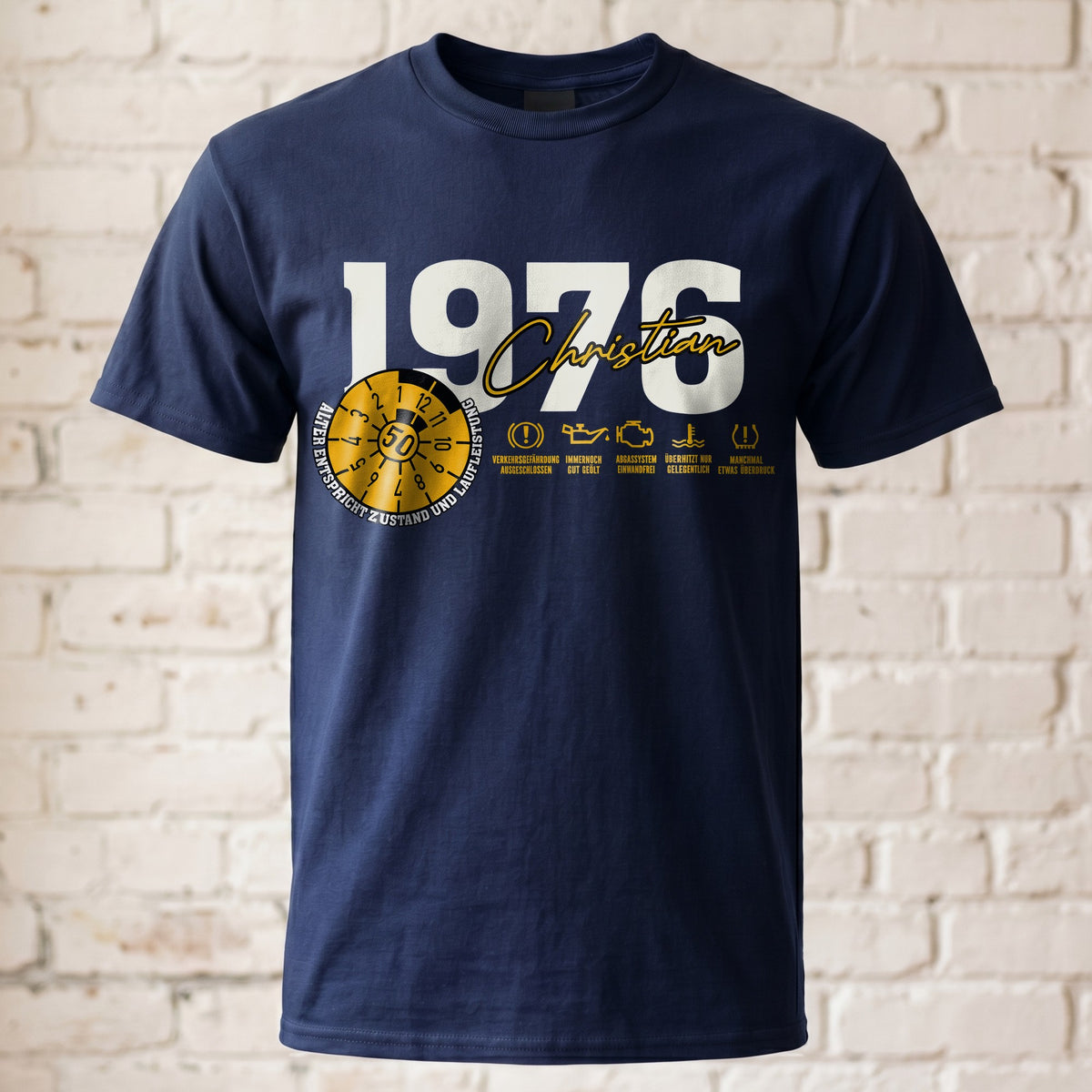 "TÜV Plakette 50. Geburtstag" Personalisiertes T-Shirt mit Name & Baujahr 1976 – Lustiges Geschenk für Männer zum 50er