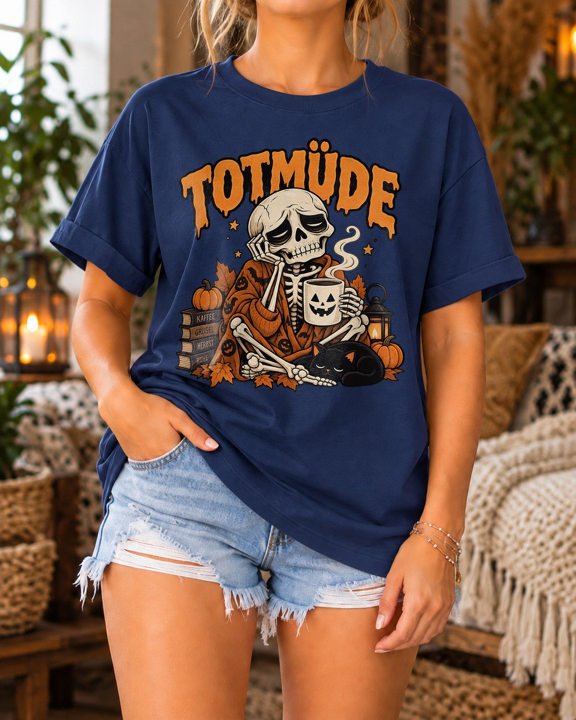 Totmüde Halloween T-Shirt Damen, Skelett mit Kaffee Katze Herbstshirt, Lustiges Grusel Shirt Schwarz