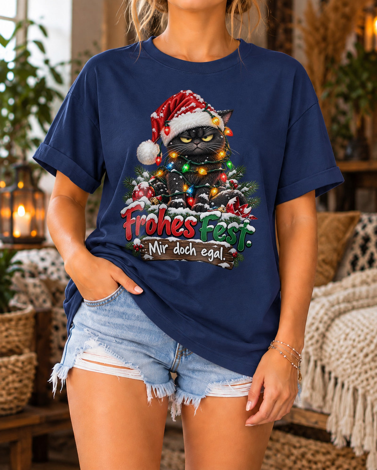 Frohes Fest Mir doch egal Katzen T-Shirt Damen - Lustiges Weihnachtsshirt mit grimmiger Katze und Lichterkette
