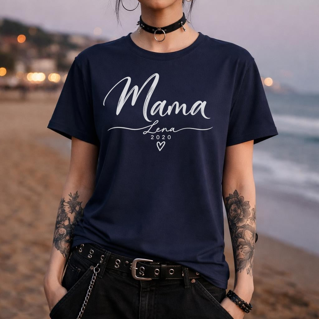 Personalisiert Mama T-Shirt mit Name & Wunschjahr, Geschenk für Mutter, individuelles Damen Shirt mit Herz