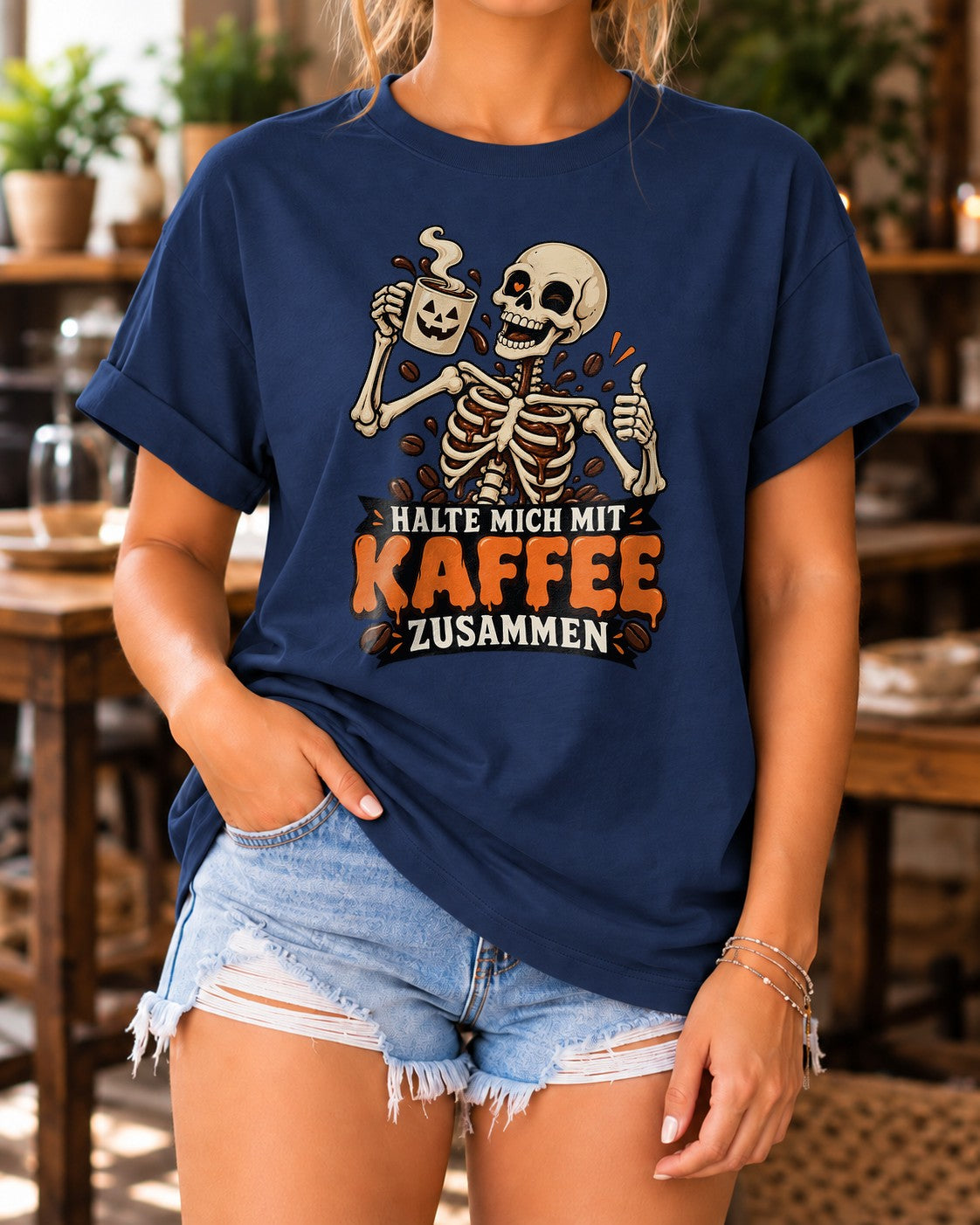 Halte Mich Mit Kaffee Zusammen T-Shirt Damen, Skelett Kaffee Shirt, Lustiges Halloween Funshirt, Oversized Gothic Tee