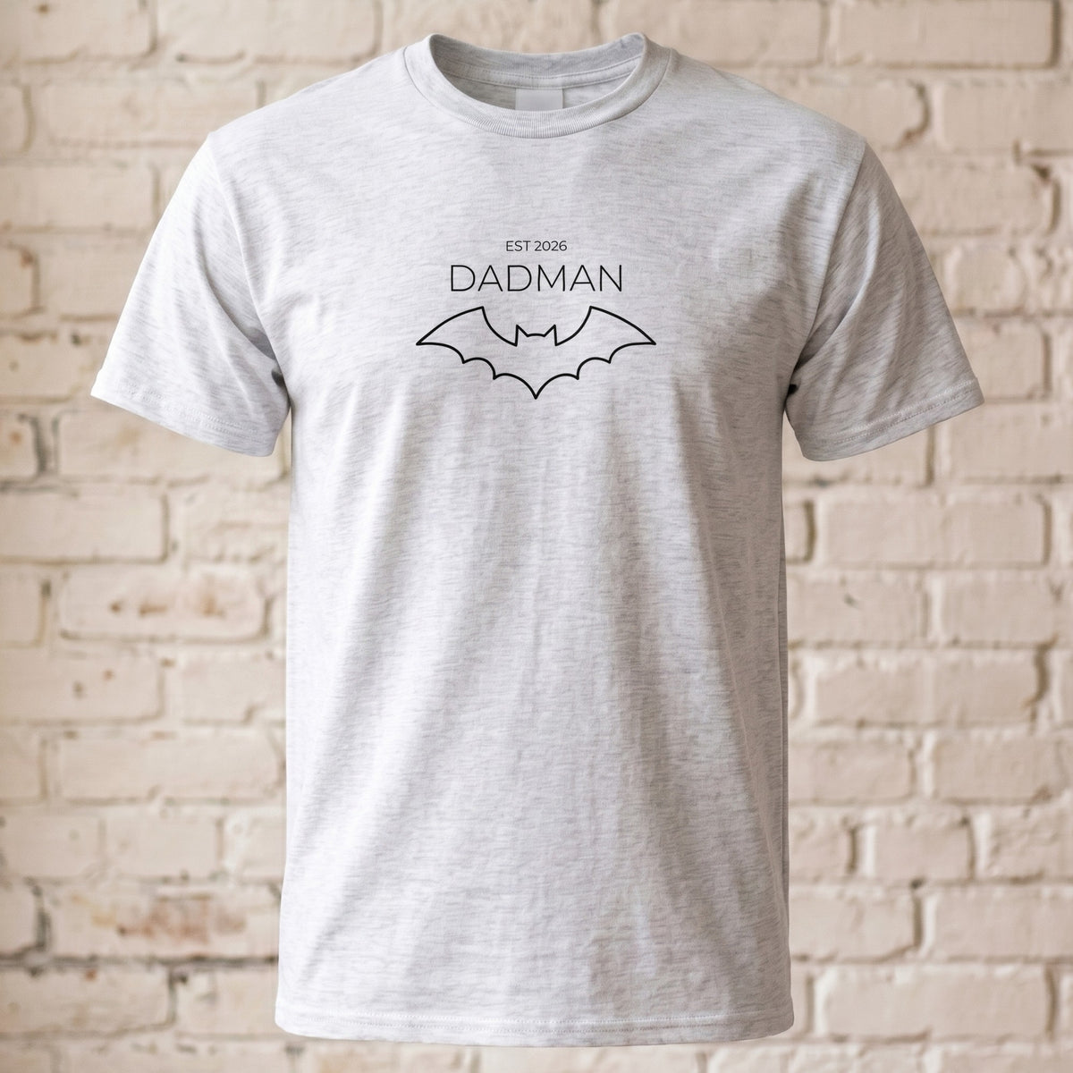 Dadman T-Shirt – Personalisiertes Geschenk für werdende Väter – EST 2026 Superhero Design – Ideal für Babyparty & Vatert
