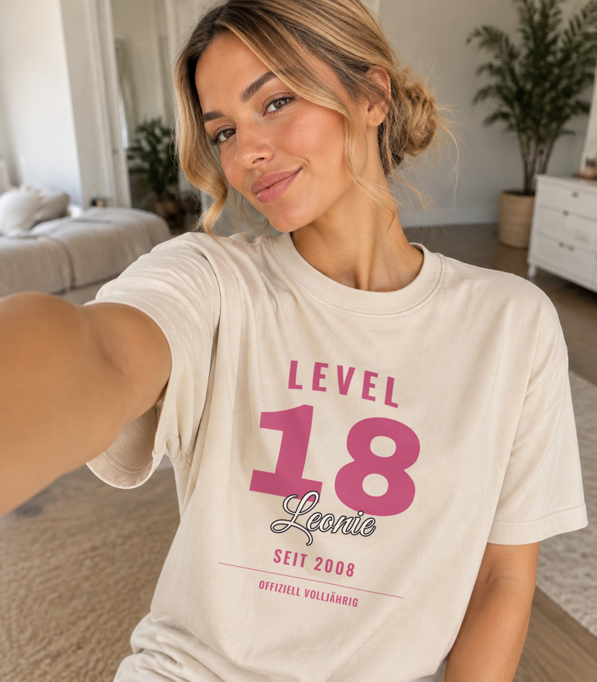 Personalisiertes Geburtstags T-Shirt mit Namen und Wunschjahr – Level Design offiziell volljährig Geschenk für Damen